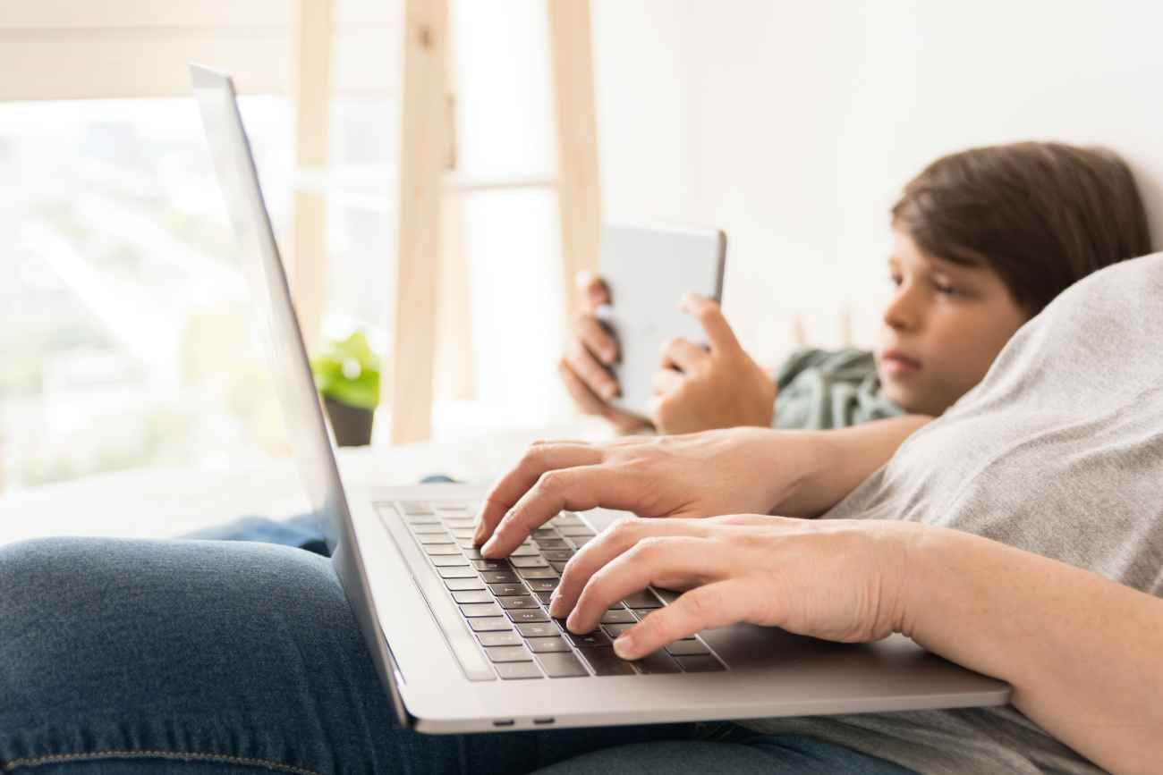 Personal analizó la actividad digital registrada en sus redes e identificó lo que sucede en un minuto en internet durante un período determinado. 
