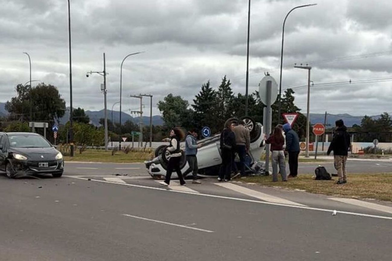 Siniestro vial en la avenida Padre Luchesse, Villa Allende.
