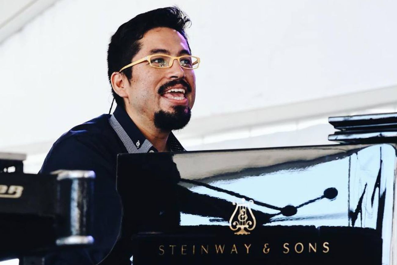 Orion Lion es director del conservatorio de Santiago de Chile.