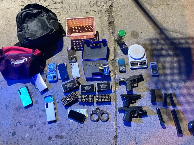 Decomiso de drogas y armas en un operativo antinarcotráfico en barrio Campo de la Ribera.
