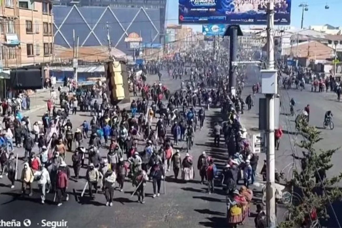 Crisis en Bolivia: enfrentamientos, personas heridas y bloqueos de rutas.