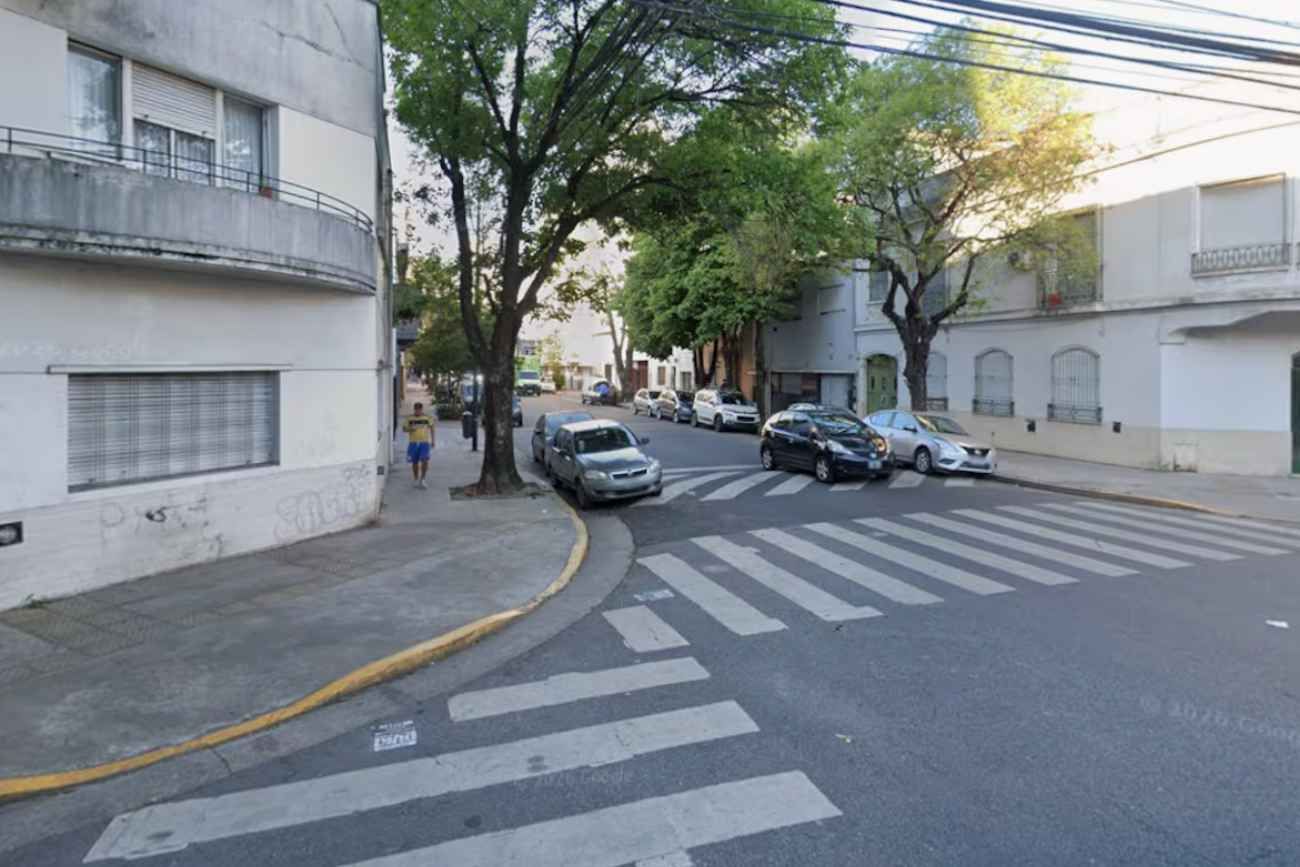La mujer amenazó a sus vecinos e intentó prender fuego el edificio. 