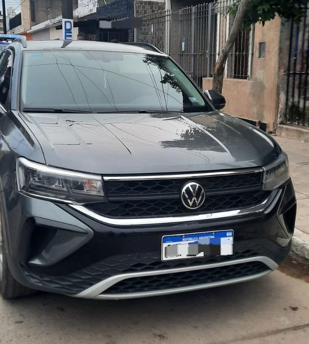 Fuerte operativo en barrio Müller: secuestran varios ladrillos de cocaína valuados en más de $ 50 millones, armas de fuego, vehículos y dinero. Hay dos detenidos y un prófugo.