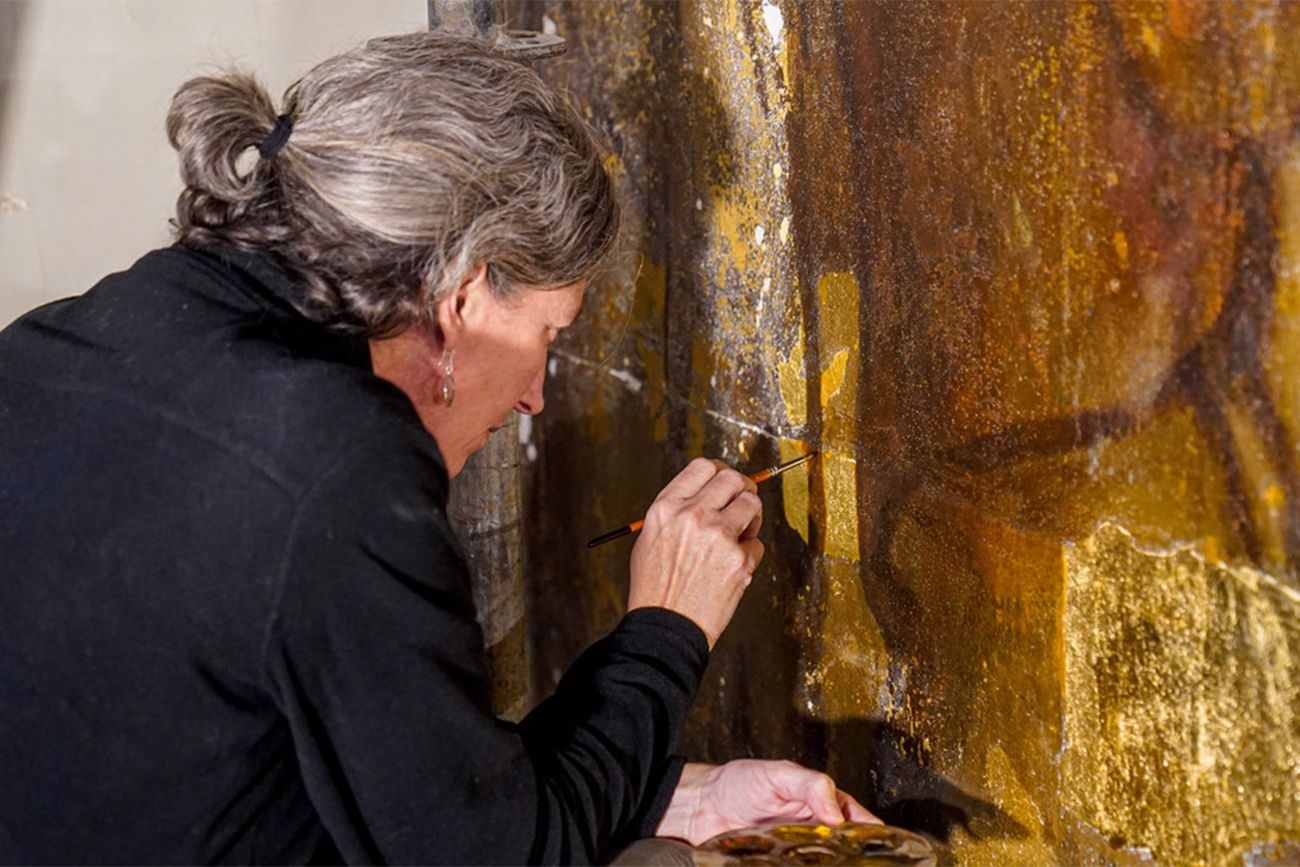 Tesoro oculto en Buenos Aires: el impresionante mural de oro de 22 quilates hallado en el Hotel Plaza.