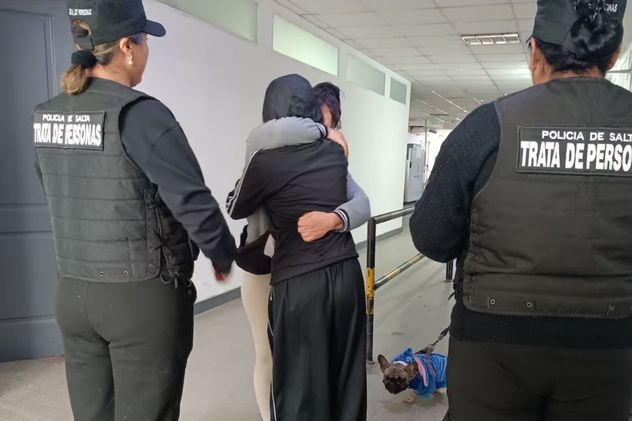 En reencuentro de la joven salteña secuestrada en Bolivia por una red de trata de personas
