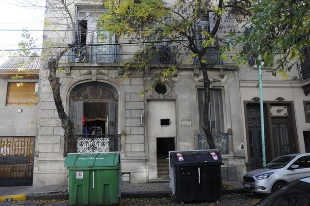 El hotel donde vivían las víctimas y el agresor en el barrio de Barracas.