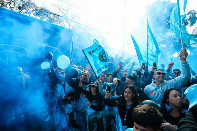 Banderazo de hinchas de Belgrano en Baires.