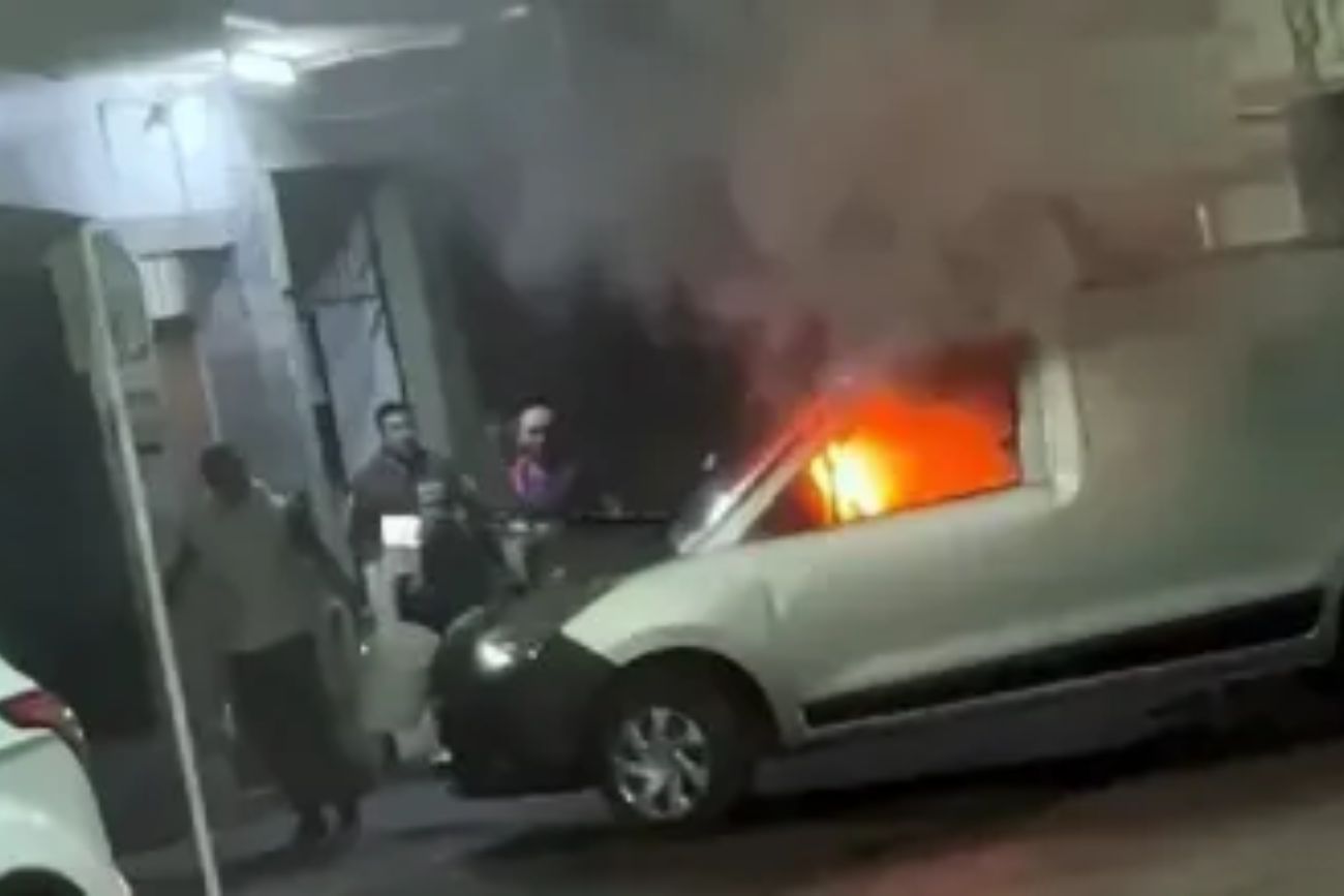 Buenos Aires: lo despidieron e incendió una camioneta del negocio