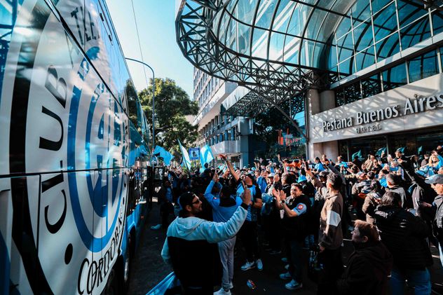 Banderazo de hinchas de Belgrano en Baires.
