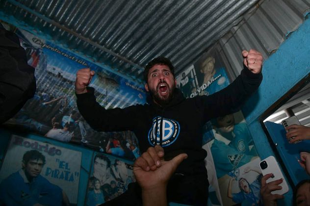 Casa de los Vilta. Festejos por el empate en la semifinal de Belgrano en Córdoba.