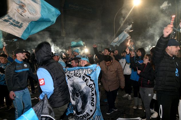 Festejos en Alberdi. Belgrano le ganó a Argentinos en los penales y está en la final del Apertura.