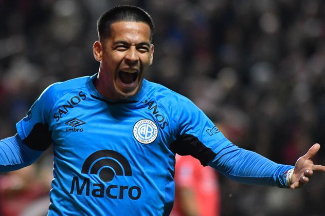 Fernández y un gol para la historia en La Paternal. 