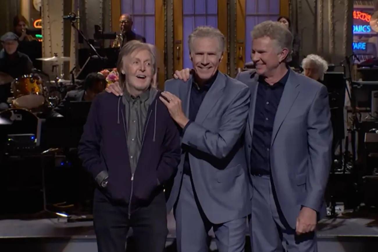 Paul McCartney junto a los ¿gemelos? Will Ferrell y Chad Smith. (Instagram @snl)