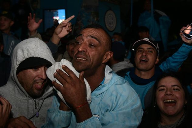 Casa de los Vilta. Festejos por el empate en la semifinal de Belgrano en Córdoba.
