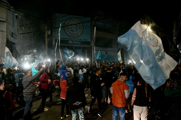 Festejos en Alberdi. Belgrano le ganó a Argentinos en los penales y está en la final del Apertura.
