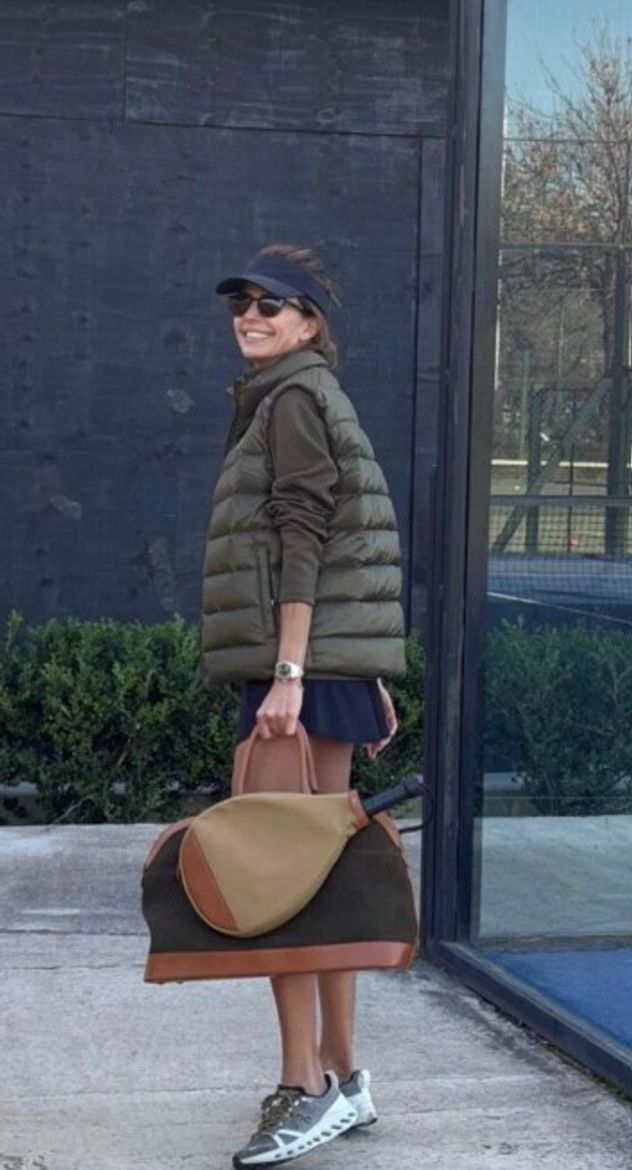 Juliana Awada conquistó con su look relajado pero trendy para jugar al padel.