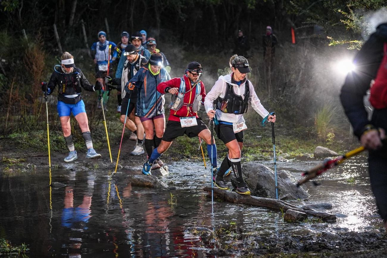De día y de noche. La competencia de carrera de montaña, o ultra trail, de Vallhöll, el pasado fin de semana en Calamuchita.