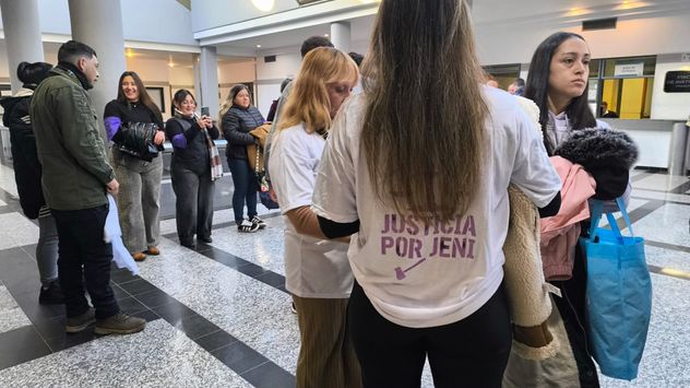 Juicio en Río Tercero, por el caso de parricidio ocurrido en la zona rural de Almafuerte. Familiares y allegados de la mujer acusada la apoyaron. 