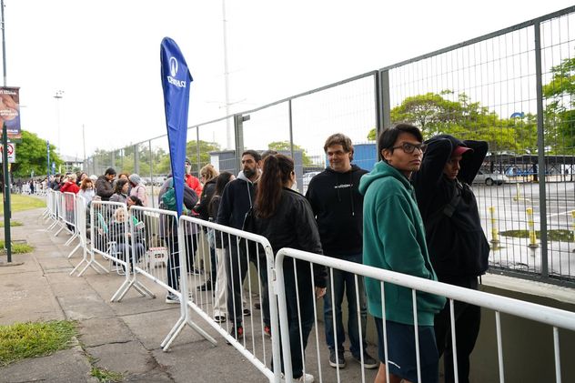Colas en la apertura de la tienda de Decathlon en Vicente López.