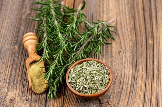 Cuál es la planta aromática que puede estimular la memoria y la atención.