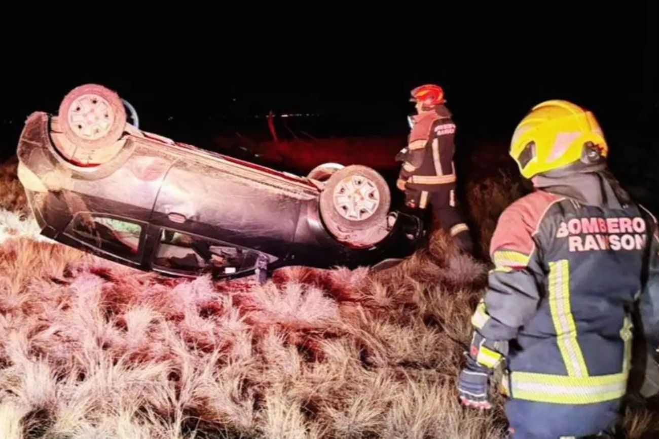Siniestro vial en la ruta 25: un auto volcó durante la madrugada de este lunes