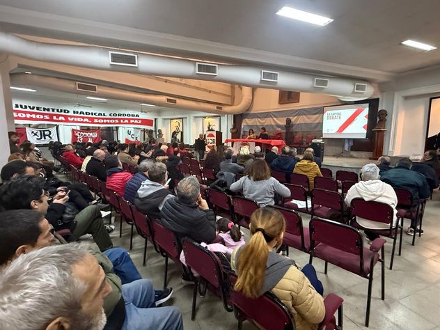 El plenario radical, en el que Mestre presentó una plataforma de ideas para Córdoba.