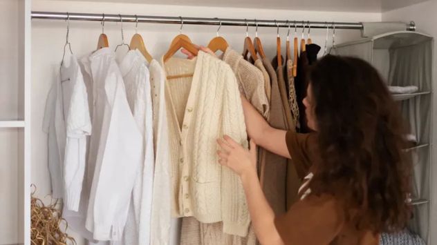 El olor a guardado suele aparecer en ropa que estuvo mucho tiempo en placares, cajones o cajas sin ventilación adecuada.