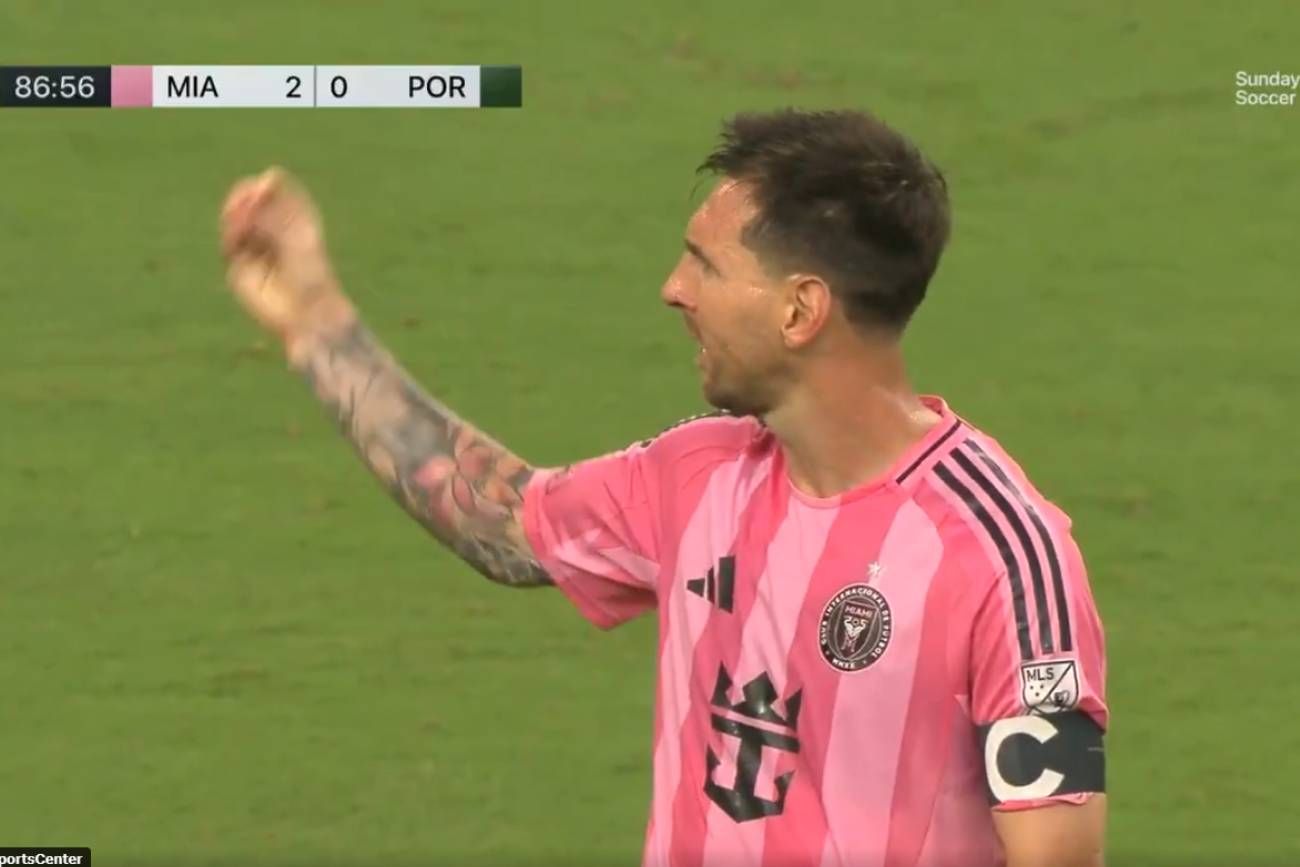 El gesto de Messi hacia la barra del Inter Miami.