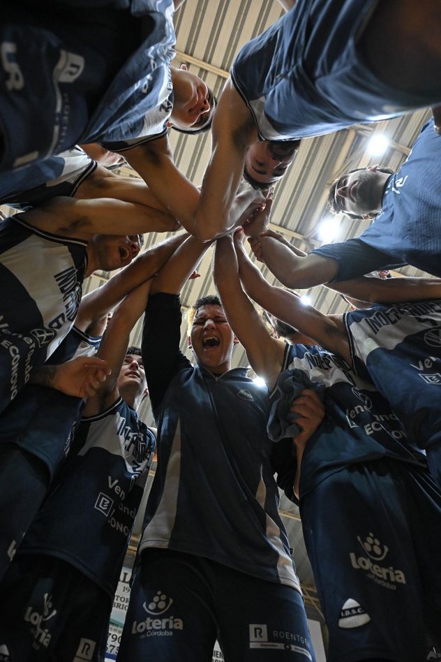 Independiente de Oliva terminó su gran temporada en la Liga Nacional de Básquetbol. (Prensa Independiente)
