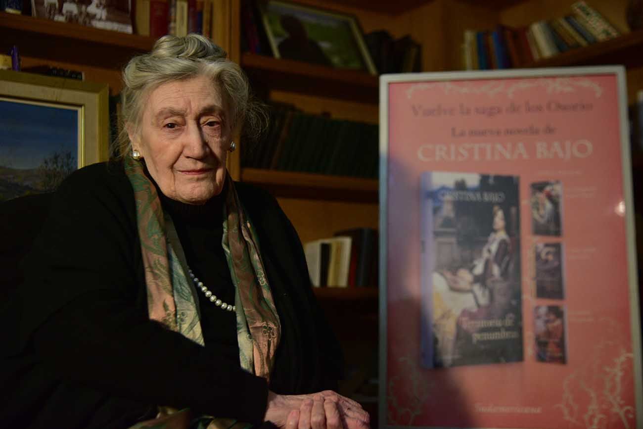 Cristina Bajo escritora, presenta un libro junto a La Voz del Inteiror. 