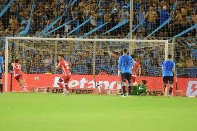 ARCHIVO | El penal de Argentinos Juniors vs. Belgrano, por la Copa Argentina 2025.