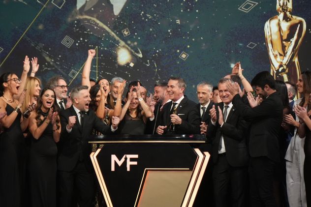 "Telefe noticias" ganó el premio al mejor noticieron nocturno.