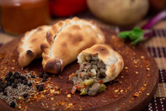 25 de Mayo: cómo hacer empanadas riojanas tradicionales y lograr un relleno bien jugoso.