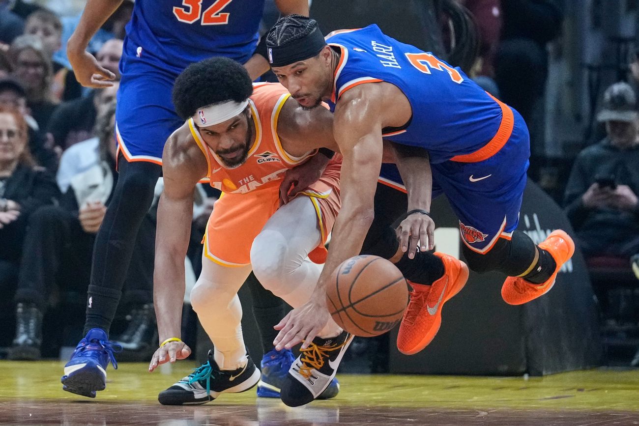 New York Knicks y Cleveland Cavaliers se enfrentan en la final de la Conferencia Este de la NBA. (AP)