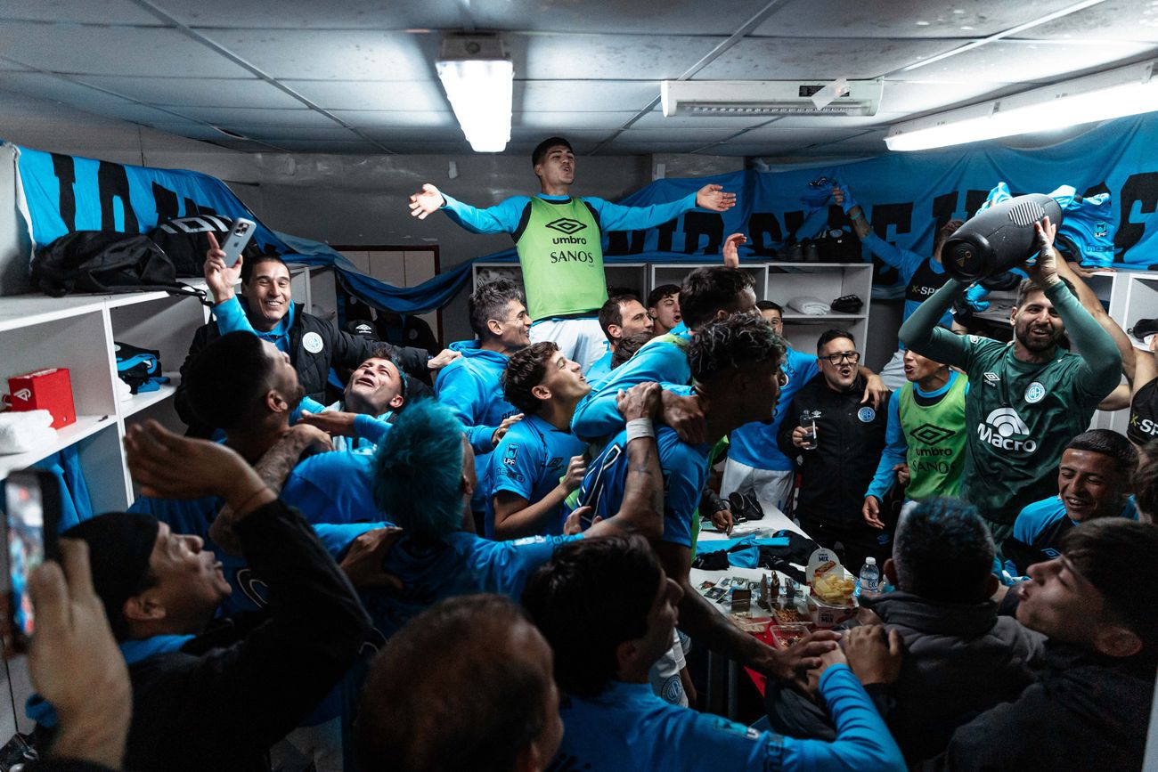 Festejo en el vestuario Celeste tras el pase a la final.