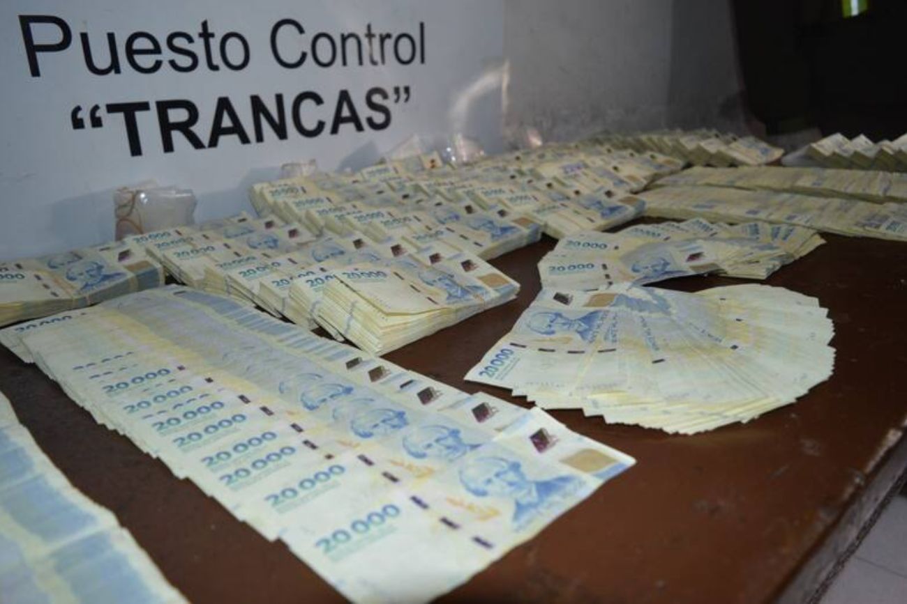 Llevaba casi $ 160 millones en un colectivo que iba de Tucumán a Buenos Aires y fue detenido