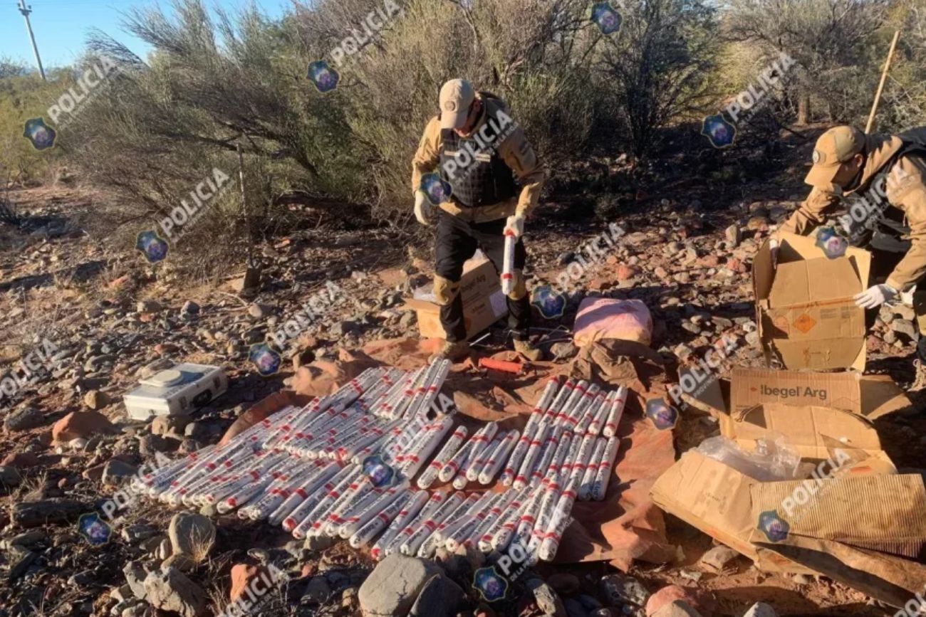 Operativo exitoso en la ruta 40: la Policía desactivó material explosivo