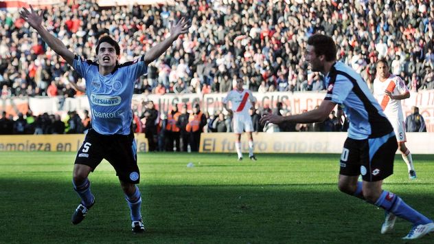 Guillermo Farré celebra su gol. Fue el 1-1 con el que Belgrano sentenció su ascenso a la Primera División en 2011.