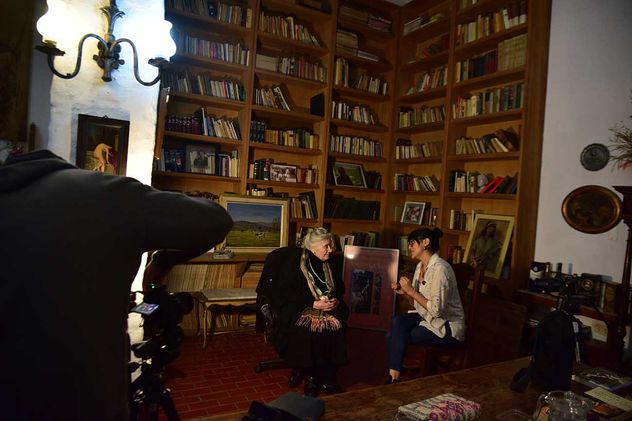 Cristina Bajo escritora, presenta un libro junto a La Voz del Inteiror.