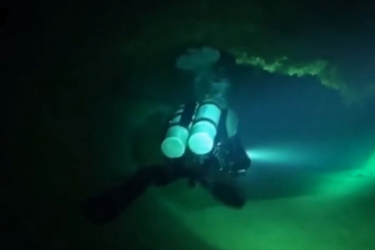 Oscura, helada y sin margen de error: así es la "Cueva Tiburón" donde murieron los turistas italianos