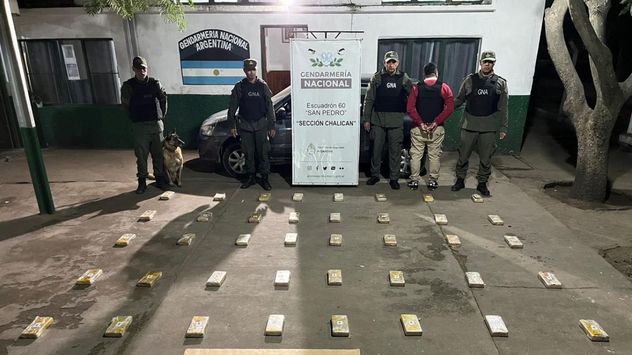 Jujuy:el can antinarcóticos “Doli” alertó a los gendarmes y descubrieron 42 kilos de cocaína dentro de un automóvil