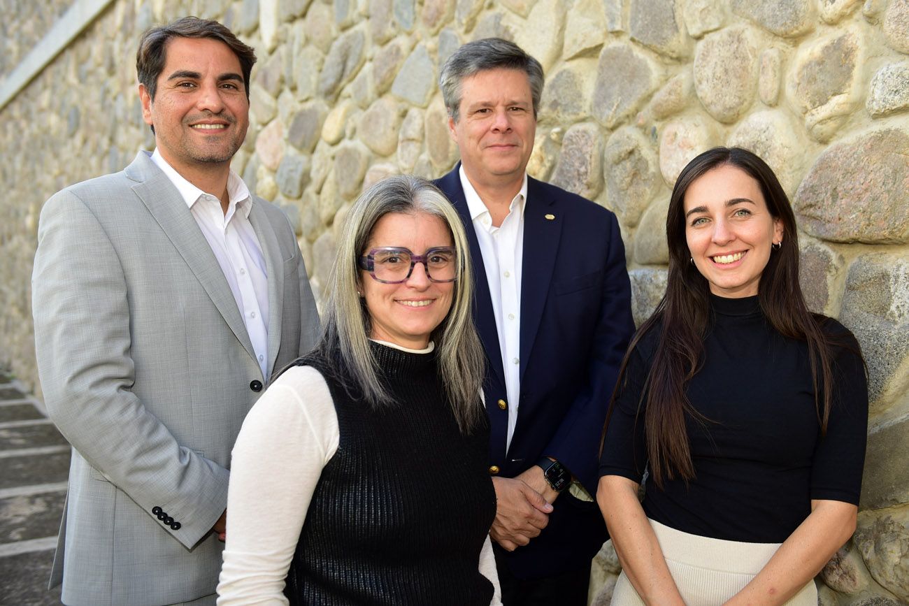 Referentes de Laboratorios Roche en La Voz. Gastón Páez Baigorri, gerente de Ecosistema Córdoba, Federico Ovejero, Healthcare Policy and Corporate Affairs Head; María José García, Gerente de Policy Argentina y Priscilla Elliot, Gerente Médica Córdoba. 