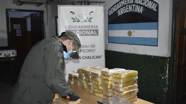 Jujuy:el can antinarcóticos “Doli” alertó a los gendarmes y descubrieron 42 kilos de cocaína dentro de un automóvil