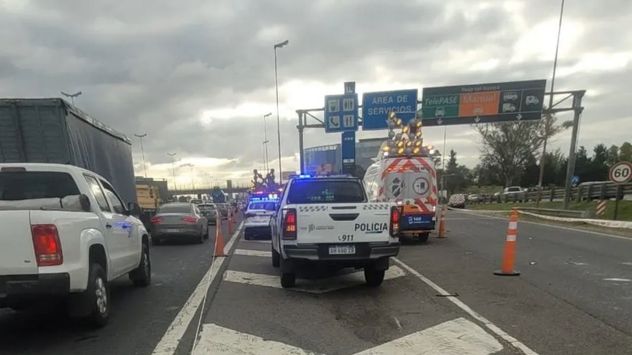 Trágico choque múltiple entre tres vehículos en Panamericana: una persona murió y otra resultó herida