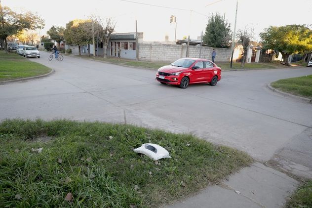 El lugar del choque en el que murió Kevin Martínez, en Chascomús