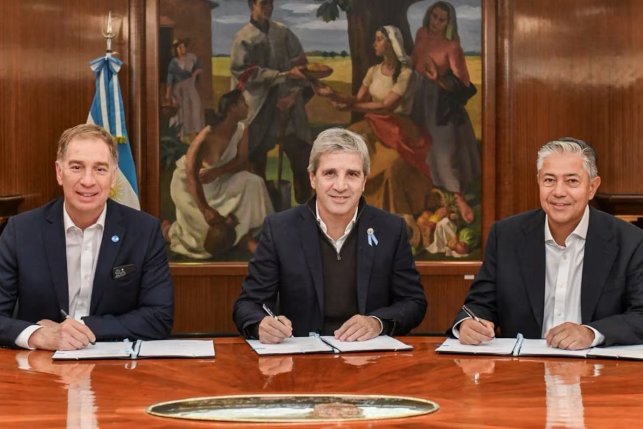 El Gobierno reforzó su alianza con gobernadores: Caputo cerró acuerdos clave con Neuquén y Mendoza
