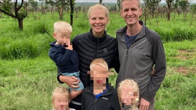 Peter Stafford, el médico norteamericano contagiado de ébola, junto a su esposa Rebecca. Ambos se encontraba haciendo voluntariado en África (Serge)