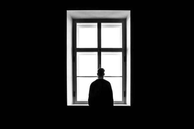 Cuanto mayor es la soledad, peor es la valoración que las personas hacen de su estado de salud.