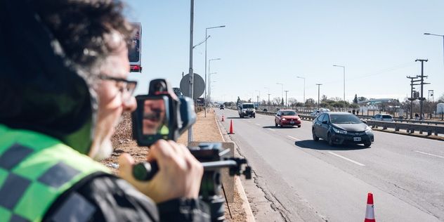 Qué errores cometen más los conductores argentinos al manejar, según un estudio.