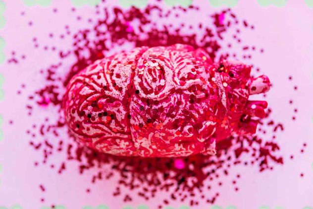 Menopausia. El descenso hormonal altera la comunicación neuronal, el metabolismo cerebral, y hasta el riesgo de enfermedades neurodegenerativas como el Alzheimer.